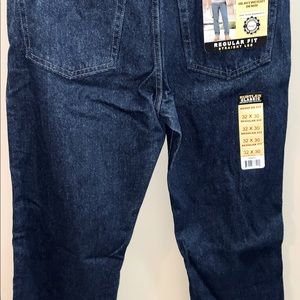 Men’s Classic denim jeans size 32 x 30.